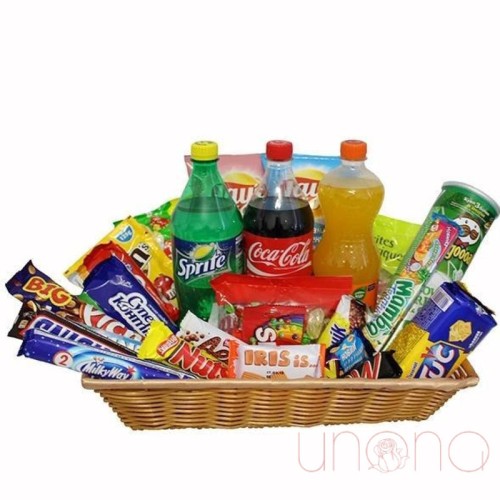 Deluxe Snacks and Drinks Basket (Regular)